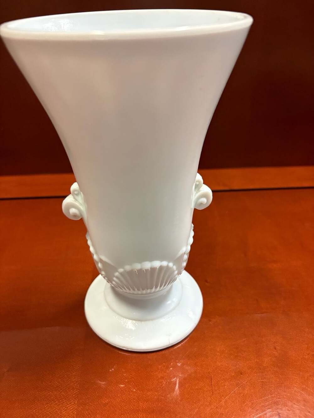 Anchor Hocking Vitrock Milk Glass Seashell Pattern Double Handle Vase